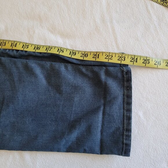 CAbi Denim Capri Women's sz 4 Mid Rise Straight Leg Denim Capri Jean - Picture 7 of 8